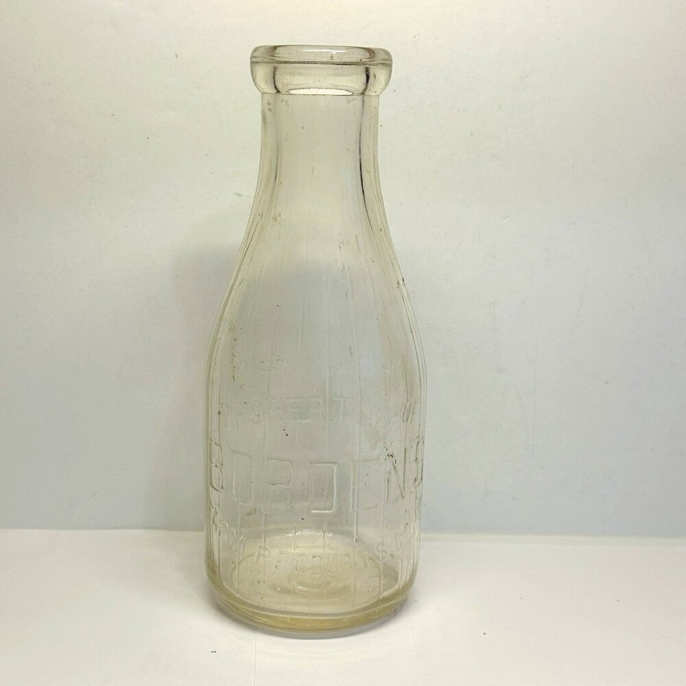 VTG Borden’s Farm Products 1-Quart Milk Bottle Embossed Quality Service Logo